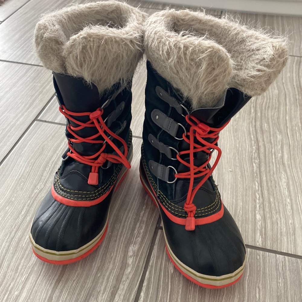 Sorel size 4/EU 35